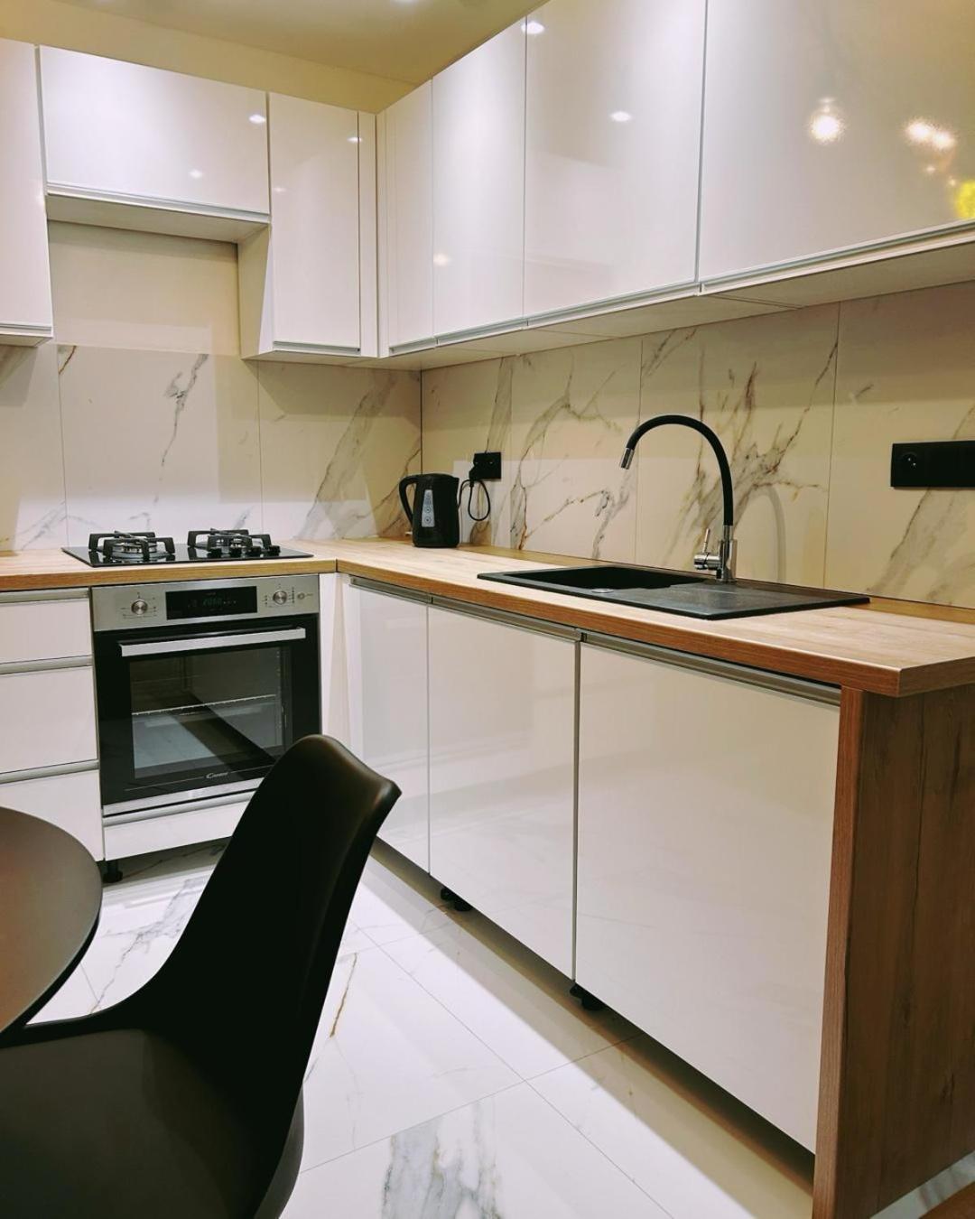 カトヴィツェApartament Tysiaclecia 6アパートメント エクステリア 写真